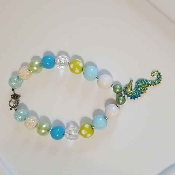 Jewelry - Summertime fun seahorse beaded choker style necklace.